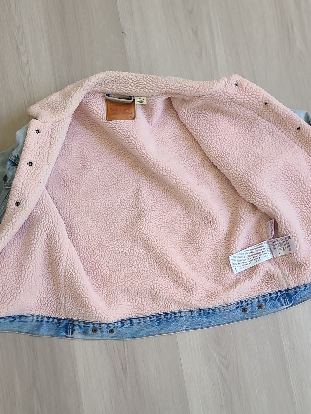 Levi's Light Wash Blue Denim Sherpa Jacket Pink Shearling Large Women's Winter - Picture 7 of 9